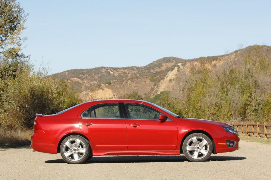  Ford Fusion Sport 2010 года  (фото 28 из 37)